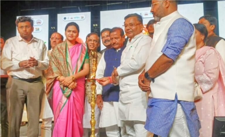 दो दिन तक बढ़ाया गया ताज महोत्सव । प्रभारी मंत्री बोले, प्रदेश में 12 पर्यटन सर्किट विकसित होंगे, पर्यटन विभाग टूरिज्म पैकेज देना शुरू करेगा