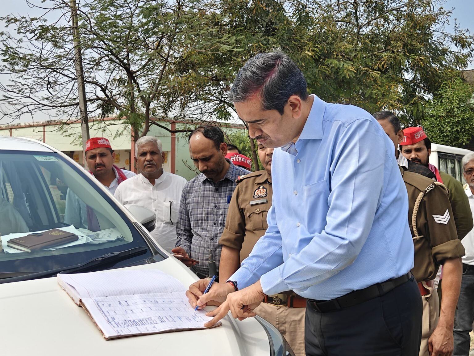 मथुरा में ईवीएम-वीवीपैट वेयरहाउस का जिलाधिकारी ने किया निरीक्षण,सुरक्षा व्यवस्थाओं का लिया जायजा