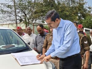 मथुरा में ईवीएम-वीवीपैट वेयरहाउस का जिलाधिकारी ने किया निरीक्षण,सुरक्षा व्यवस्थाओं का लिया जायजा