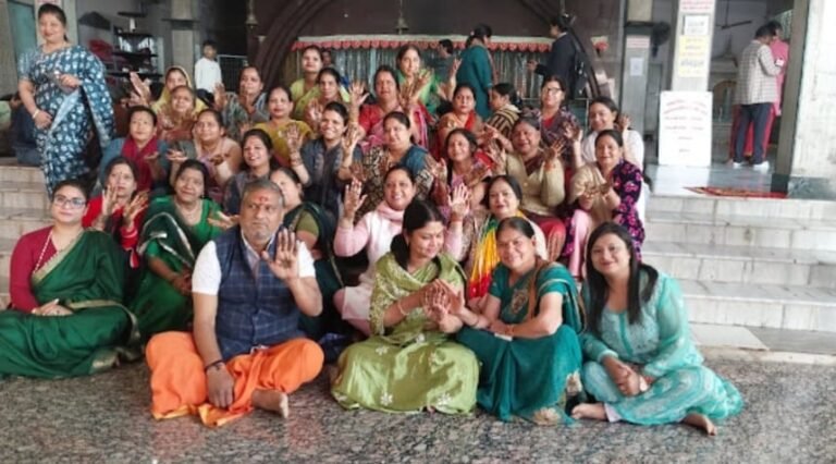 विल्वकेश्वरनाथ महादेव मंदिर बलकेश्वर में माता पार्वती को लगायी गयी मेहंदी, 150 कन्याओं ने महिलाओं के हाथों पर रचाया शिवशक्ति