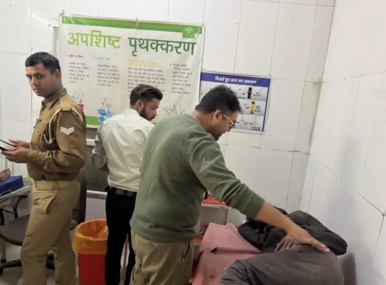 सड़क हादसा: अज्ञात वाहन की चपेट में आए बाइक सवार, आगरा रेफर