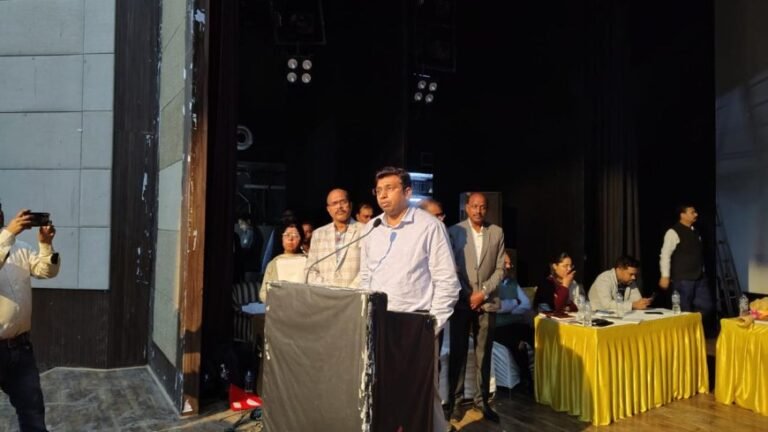 बोर्ड एग्जाम 2026: DM के सख्त आदेश – लापरवाही पर केंद्र व्यवस्थापक की व्यक्तिगत जिम्मेदारी, नकल माफिया पर जीरो टॉलरेंस