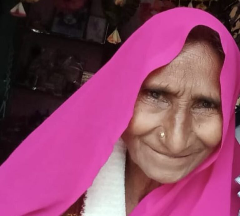 आगरा: बाह में रोडवेज बस ने बाइक को रौंदा, वृद्ध महिला की मौके पर मौत – युवक गंभीर घायल, बस जब्त