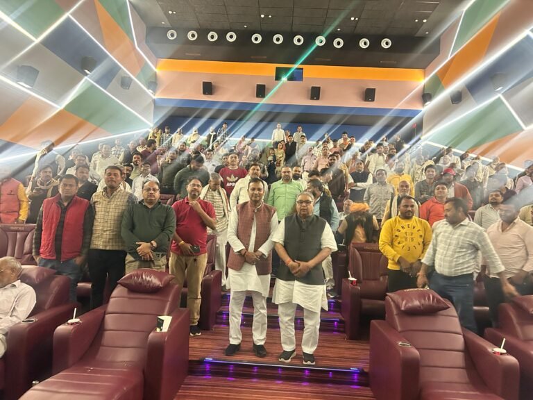 चेयरमैन सुधीर गर्ग गुड्डू की पहल: 200 लोगों को आगरा के मल्टीप्लेक्स में दिखाई ‘गौदान’ फिल्म