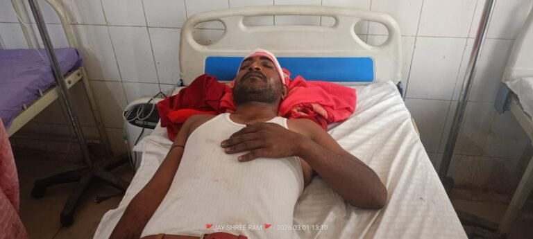 सब्जी के पैसे कम होने के विवाद में एक युवक को सब्जी विक्रेता और उसके साथियों ने पीटा युवा घायल