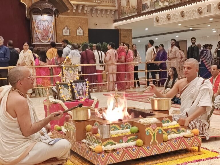 श्रीराम मय हुआ वृन्दावन चंद्रोदय मंदिर,श्रीश्री राधा वृन्दावन चंद्र का 20वां पक्टयोत्सव हर्ष उल्लास के साथ मनाया