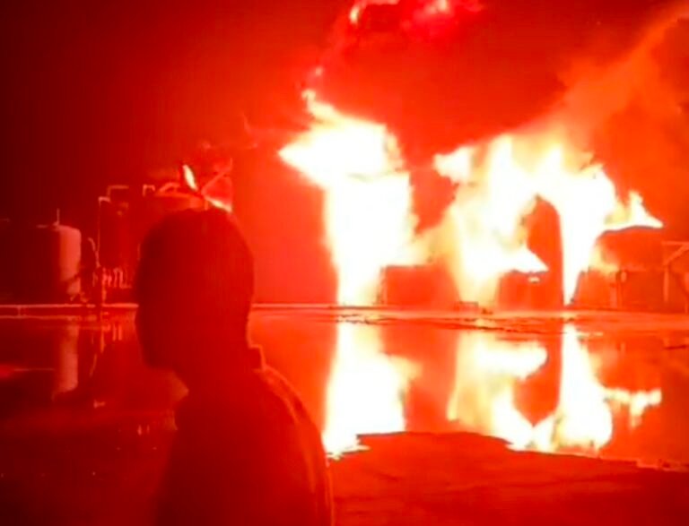 मथुरा के जमुनापार स्थित एसटीपी प्लांट में भीषण आग, दो घंटे की मशक्कत के बाद पाया गया काबू