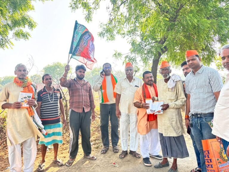 गांव चलो अभियान के तहत ग्राम रामगढ़ और जगराजपुर में ग्रामीणों को सरकार की योजनाओं की दी जानकारी