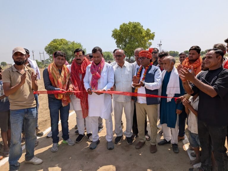 चेयरमैन सुधीर गर्ग गुड्डू ने फीता काटकर किया सिलोखर प्रीमियम लीग का उद्घाटन