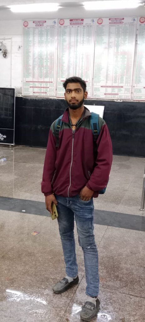 टाटा मैजिक-बाइक की आमने-सामने भिड़ंत में युवक की मौत, आक्रोशित ग्रामीणों ने आधे घंटे तक लगाया जाम