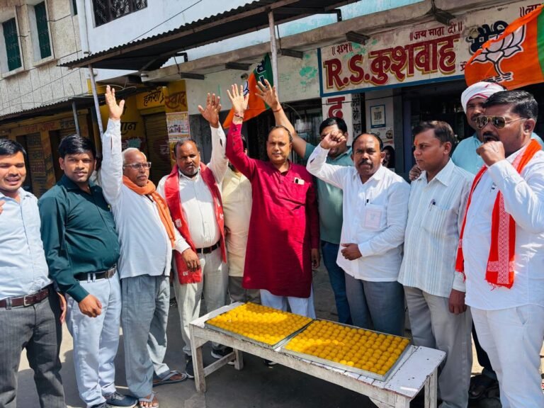 बिहार में सम्राट चौधरी कुशवाहा को मुख्यमंत्री बनाए जाने पर अखिल भारतीय कुशवाहा महासभा ने किया मिष्ठान वितरण