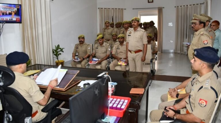 जनसुनवाई में लापरवाही पर एसएसपी सख्त, एक दरोगा निलंबित, दूसरे का ट्रांसफर