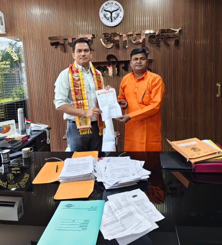 जनसमस्याओं को लेकर नगर आयुक्त से मिले भाजपा नेता विक्रम जीनवाल