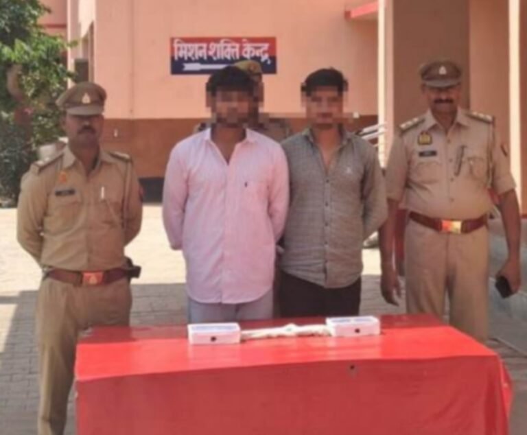 इगलास पुलिस की कार्रवाई, तीन मुकदमों में वांछित दो आरोपी गिरफ्तार, 7700 रुपये व अवैध तमंचा बरामद