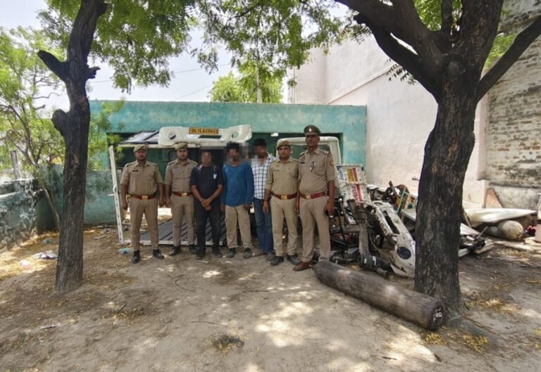 लोधा पुलिस ने वाहन चोर गिरोह का किया खुलासा तीन आरोपी गिरफ्तार, चोरी की बुलेरो व उपकरण बरामद