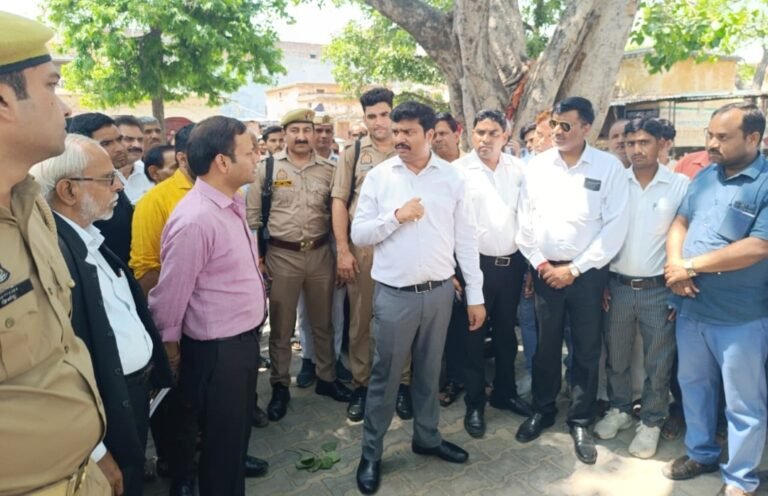 अलीगंज तहसील में सहायक निबंधन कार्यालय का औचक निरीक्षण, अधिकारियों के दिए पारदर्शिता के निर्देश