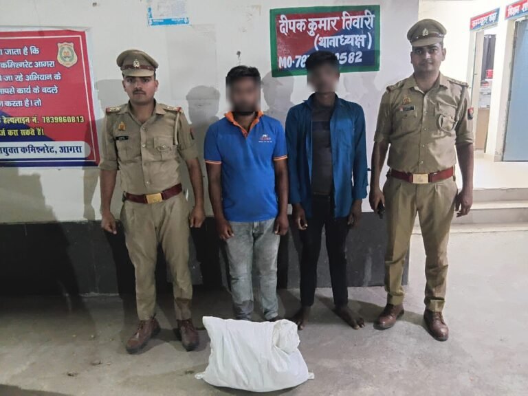 थाना बमरौली कटारा पुलिस द्वारा विद्यालय स्टोर रूम से विद्युत तार चोरी करने वाले दो अभियुक्तों को किया गिरफ्तार