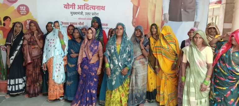 फतेहाबाद तहसील के ग्राम सेवला अहीर में नाला बंद होने से गलियों में भरा पानी, ग्रामीणों ने एसडीएम से की शिकायत