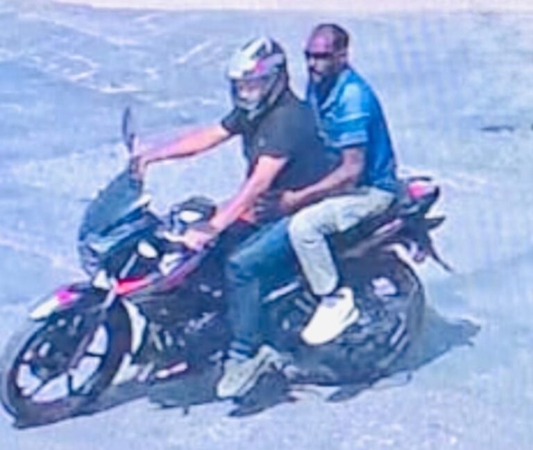 अलीगढ़ में महिला लूटकांड के दो आरोपी पुलिस मुठभेड़ में ढेर अतरौली क्षेत्र में पुलिस से मुठभेड़, दो जवान घायल
