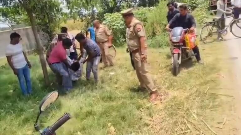 कासगंज में दर्दनाक सड़क हादसा, ट्रक से टकराई बाइक; युवक की इलाज के दौरान मौत