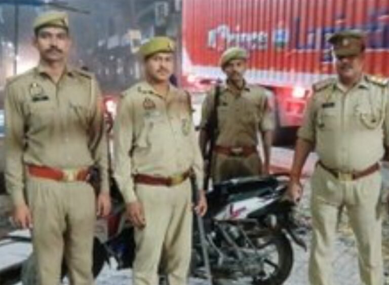अपराध नियंत्रण को लेकर इगलास में सघन चेकिंग अभियान