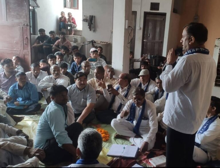 मांट विधानसभा के गांव छिनपारई में बसपा का बूथ गठन कार्यक्रम आयोजित