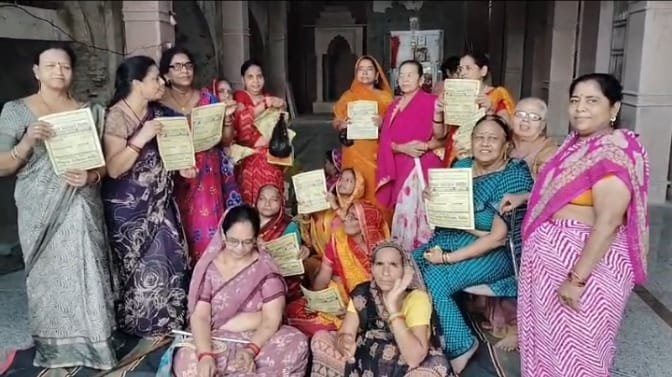 केंद्रीय संयोजका रेनू अनबारिया ने बस्तियों में पहुंचकर लोगों को किया रक्तदान के प्रति जागरूक