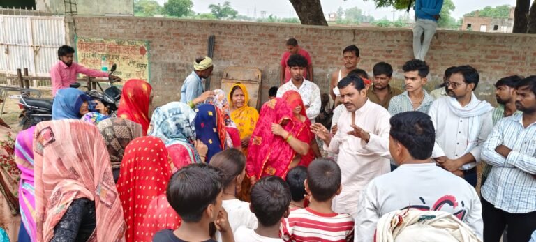 नगर पंचायत के नाला निर्माण का ग्रामीणों ने किया विरोध, जलभराव बढ़ने की जताई आशंका