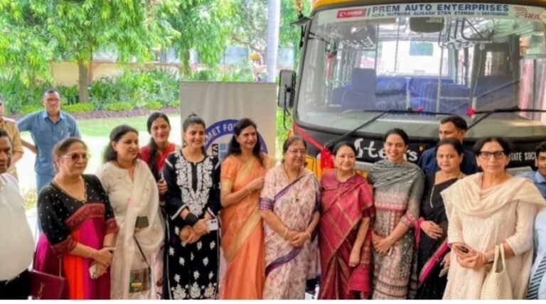 टीयर्स को मिली नई बस, कैबिनेट मंत्री बेबीरानी मौर्य ने किया उद्घाटन
