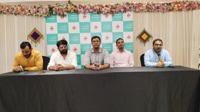 मथुरा में रीढ़ की जटिल बीमारियां बन रही हैं बड़ी स्वास्थ्य चुनौती; समय पर इलाज से स्थायी विकलांगता से बचाव संभव: डॉ. निखिल जैन