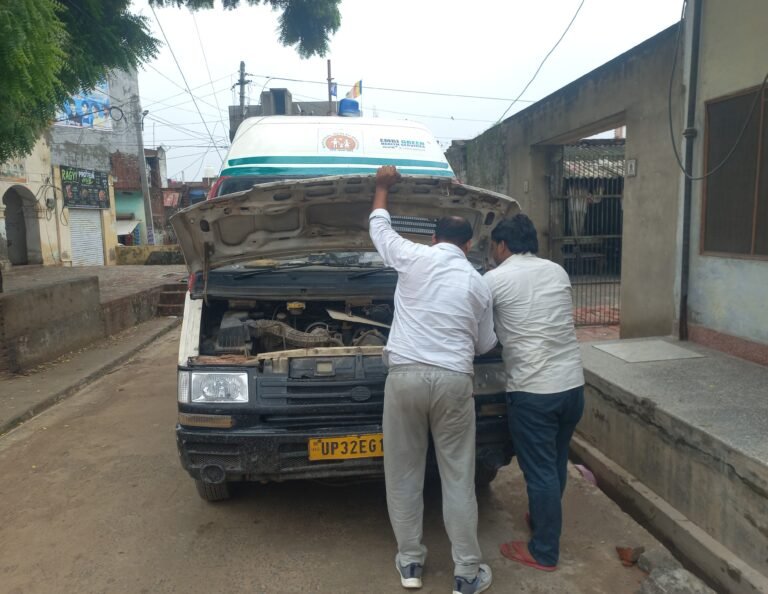 भगवान भरोसे सरकारी एंबुलेंस सेवा, बीच रास्ते बंद हुई एंबुलेंस, तड़पती रही गंभीर महिला मरीज