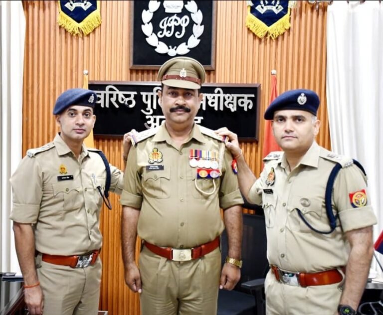 मुख्य आरक्षी से उपनिरीक्षक बने नरेन्द्र प्रताप सिंह, एसएसपी ने लगाए स्टार