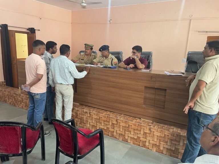 इगलास में संपूर्ण समाधान दिवस आयोजित, एसडीएम व सीओ ने सुनीं जनसमस्याएं