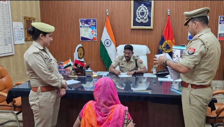 एसएसपी एटा ने सुनी फरियादियों की समस्याएं, समयबद्ध निस्तारण के दिए निर्देश