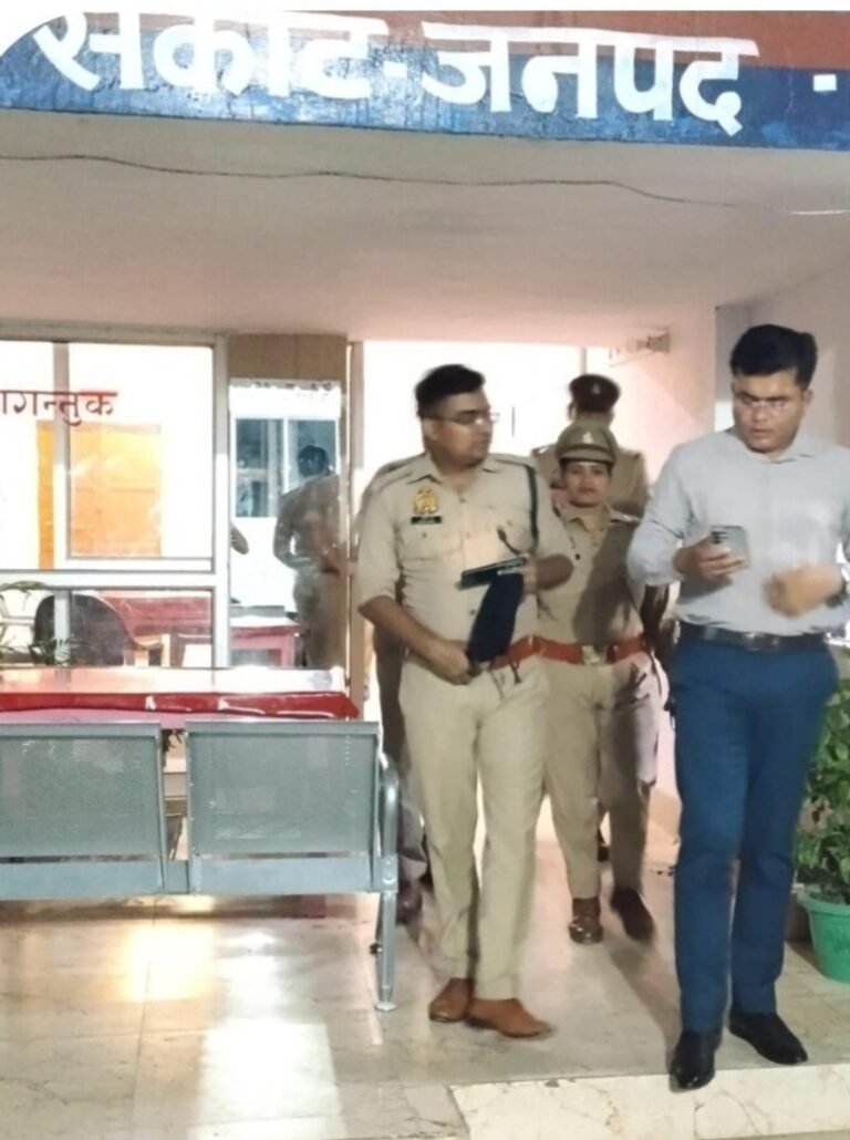 एएसपी श्वेताभ पाण्डेय का सकीट थाने का औचक निरीक्षण, त्योहारों से पहले पैदल गश्त कर सुरक्षा व्यवस्था परखी