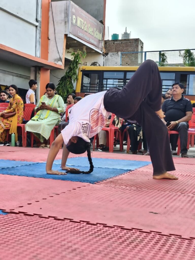 मथुरा में आत्मरक्षा प्रतियोगिता में 150 खिलाड़ियों का दम