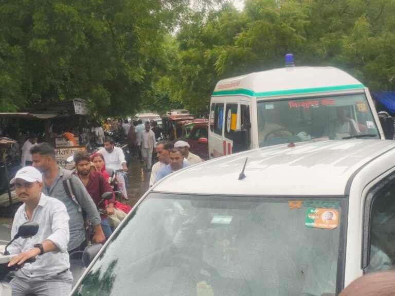 फतेहाबाद तहसील परिसर में भीषण जाम, एंबुलेंस भी फंसी; मरीज की जान पर बनी आफत