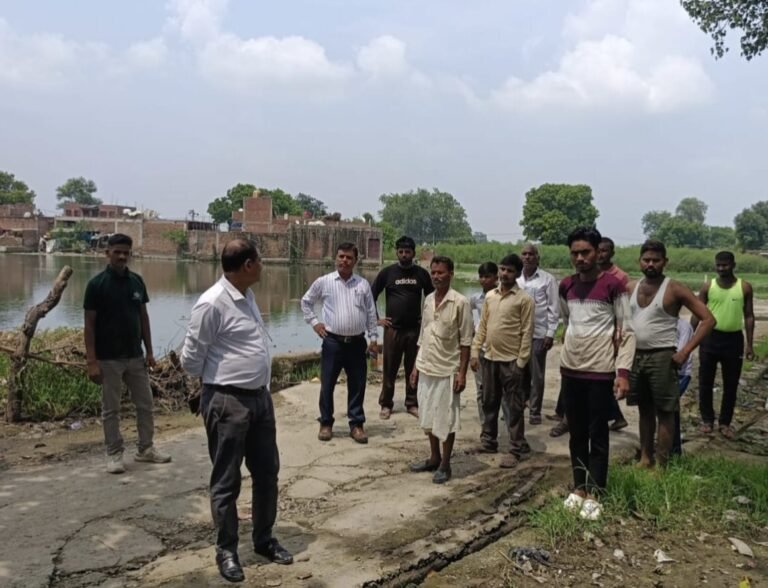 तालाबों की खोदाई से दूर होगा तीन गांवों का जलभराव, स्थायी समाधान का खाका तैयार, बारिश थमते ही प्राथमिकता पर होगा काम, पाइपलाइन से पानी निकासी शुरू
