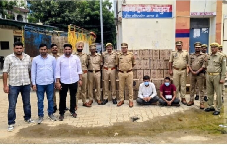 भूसे के नीचे दबी थी 45 लाख की शराब बरामद, चालक और क्लीनर गिरफ्तार