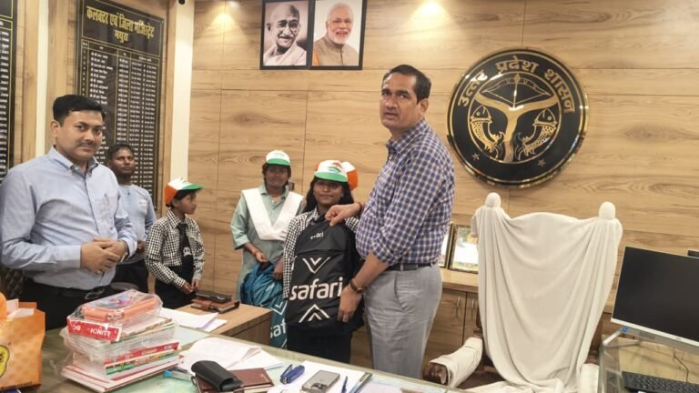 फीस के लिए कांवड़ लेकर निकले चार बच्चों की डीएम ने ली सुध, स्कूल फीस माफ